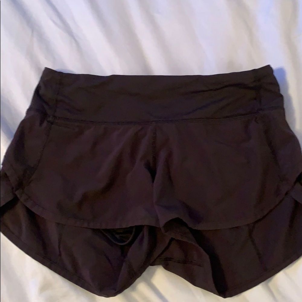 black lululemon shorts